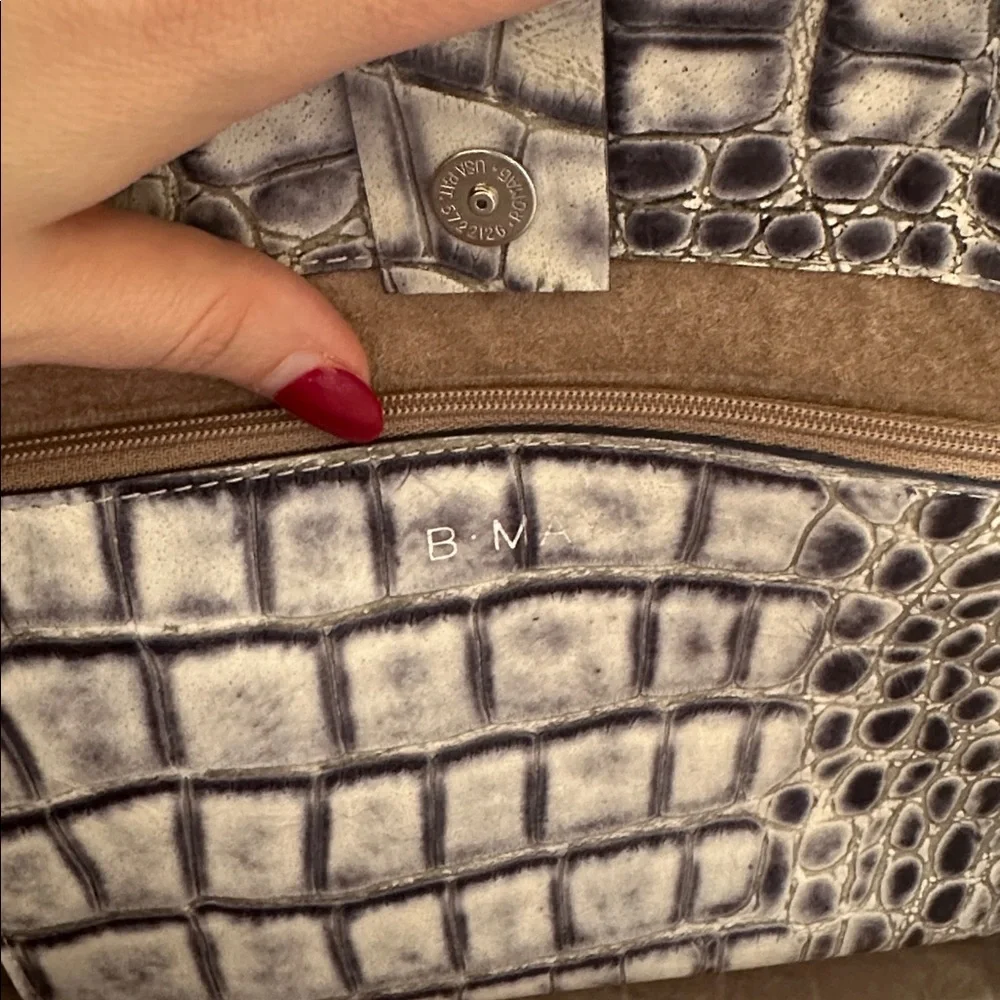 B MAY SMALL‎ POCKET TOTE EMBOSSED GATOR